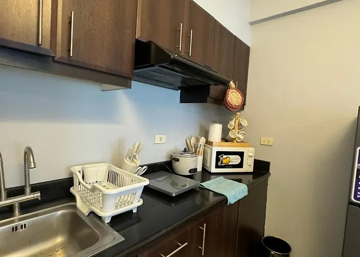Warm & Homey In Stamford Mckinley Manille